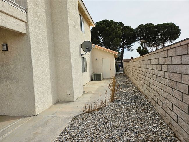 27600 Silver Lakes Pkwy, House other with 4 bedrooms, 3 bathrooms and 2 parking in Helendale CA | Image 18