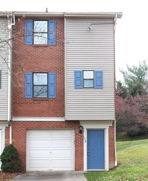 136 Woodhaven Dr, Seven Fields, PA, 16046-7816 | Card Image