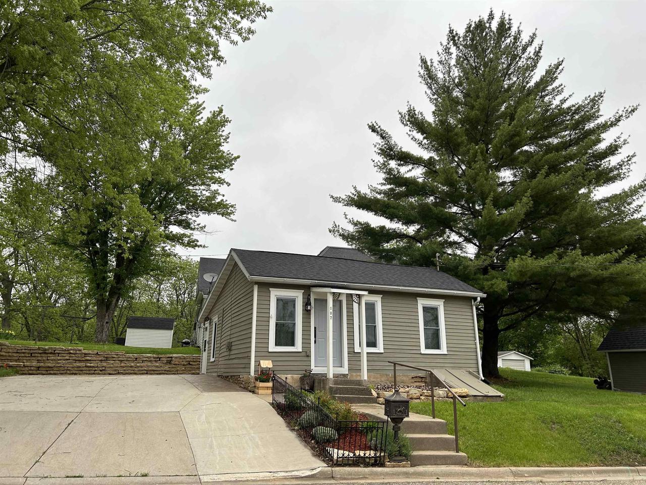 Clowney St, Mineral Point, WI 53565