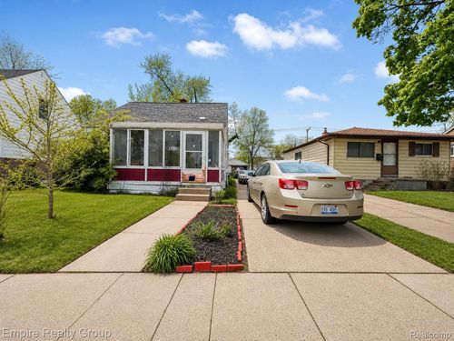 8675 Paige Ave, Warren, MI, 48089-1744 | Card Image