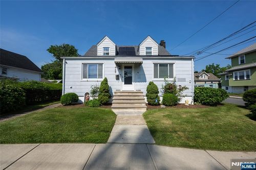 71 Pickens St, Little Ferry, NJ, 07643-1911 | Card Image