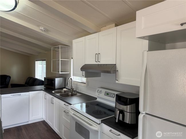Kitchen/with lots of room | Image 12