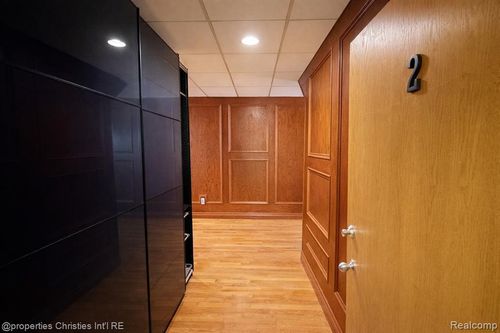 2-35 N Saginaw St, Pontiac, MI, 48342-2153 | Card Image