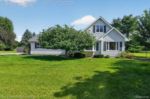 9145 Apple Orchard Dr, Fenton, MI, 48430-8912 | Card Image