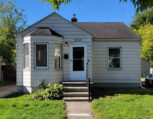 19162 Washtenaw St, Harper Woods, MI, 48225-2152 | Card Image