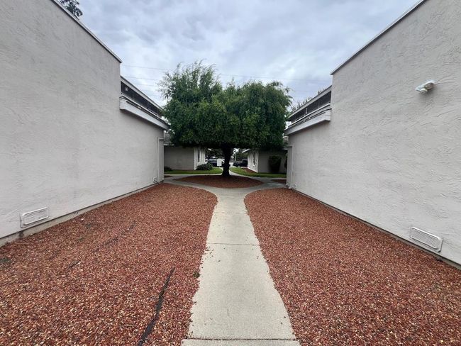 APT-4 - 1840 Southwest Expy, Condo with 2 bedrooms, 1 bathrooms and 1 parking in San Jose CA | Image 14
