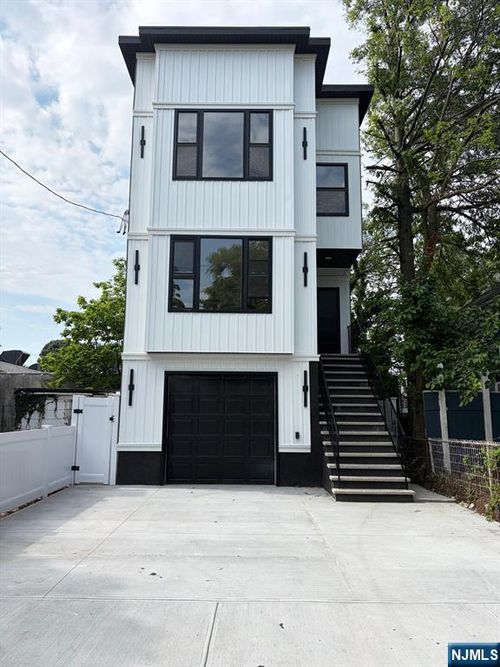 93 Melville Pl, Irvington, NJ, 07111-3047 | Card Image