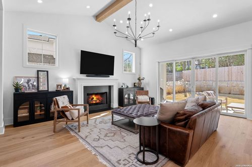 808 Canterbury Hill St, Terrell Hills, TX, 78209-6039 | Card Image