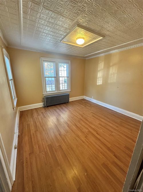 49 S 10th Ave, Mount Vernon, NY, 10550-2906 | Card Image