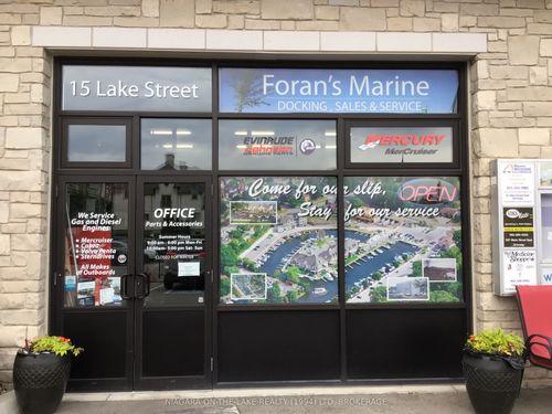 15 Lake St, Grimsby, ON, L3M2G4 | Card Image