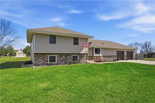 17685 Edgerton Rd, Edgerton, KS, 66021-9704 | Card Image