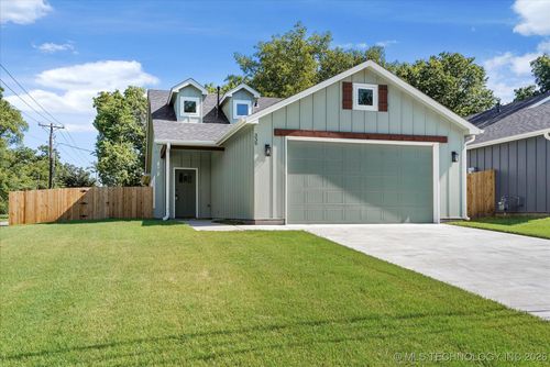 339 W Hickory St, Coweta, OK, 74429-2189 | Card Image