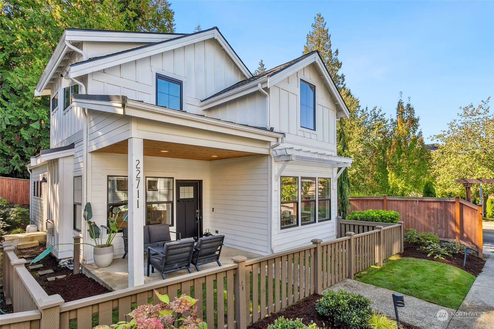 14th Ct, Sammamish, WA 98075