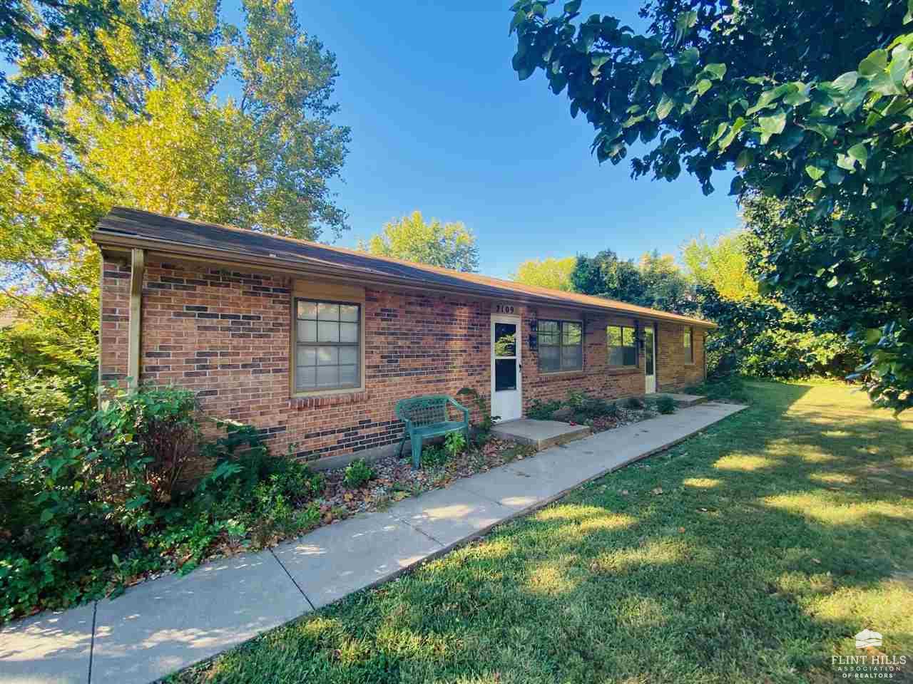 2109 Casement Road, For Sale in Manhattan Zoocasa