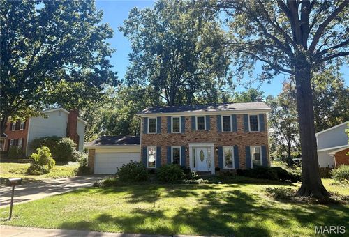 1066 Camargo Dr, Ballwin, MO, 63011-1509 | Card Image