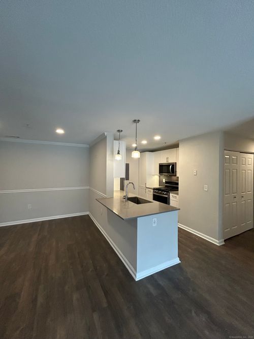 1802-24 Tokeneke Rd, Darien, CT, 06820-4617 | Card Image