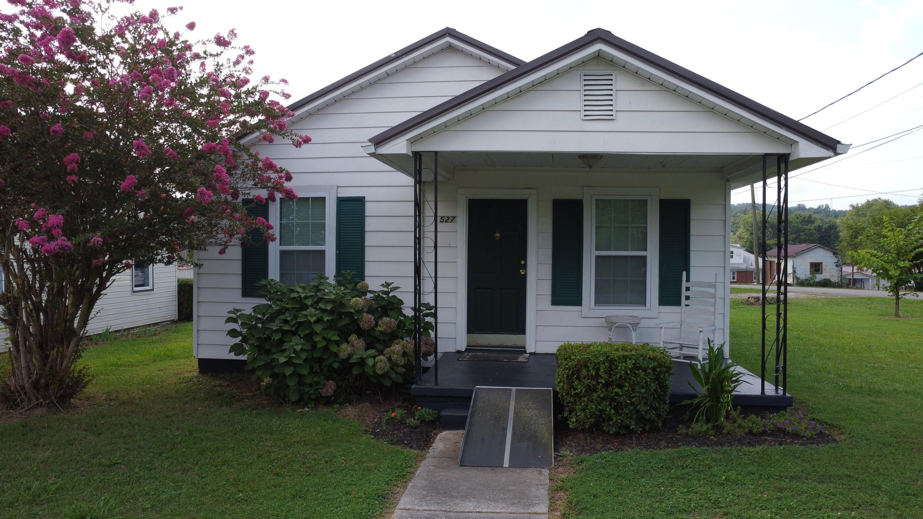 Charles St, Morristown, TN 37813