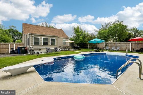 13 Spruce Ave, BORDENTOWN, NJ, 08505-1922 | Card Image