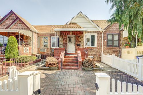 82 Caldwell Ave, Middle Village, NY, 11379-1444 | Card Image