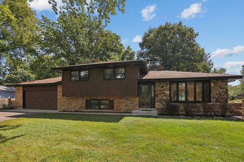 30W535 Avard Rd, West Chicago, IL, 60185-1210 | Card Image