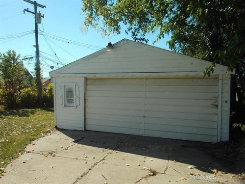 26751 Belanger St, Roseville, MI, 48066-3146 | Card Image