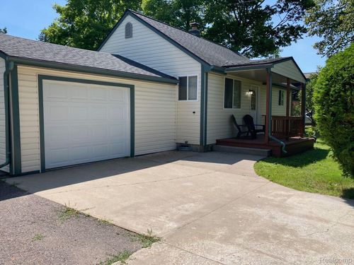 216 Pine Trl, Saint Ignace, MI, 49781-9438 | Card Image