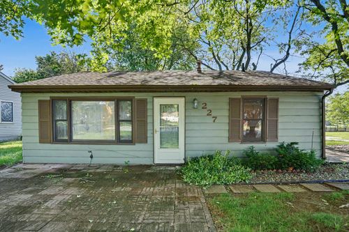 227 S 14th St, Le Claire, IA, 52753-9618 | Card Image