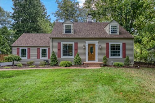 4569 Lander Rd, Chagrin Falls, OH, 44022-1701 | Card Image
