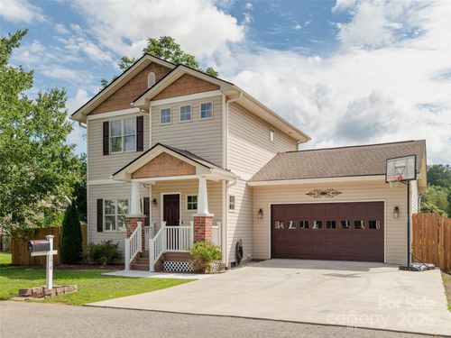 174 Springfield Meadow Dr, Etowah, NC, 28729-7768 | Card Image