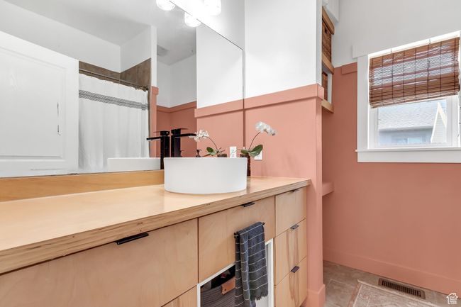 Bathroom on main level | Image 26