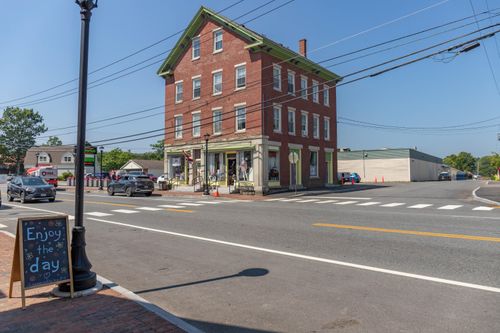 28 Main St, Searsport, ME, 04974-3302 | Card Image