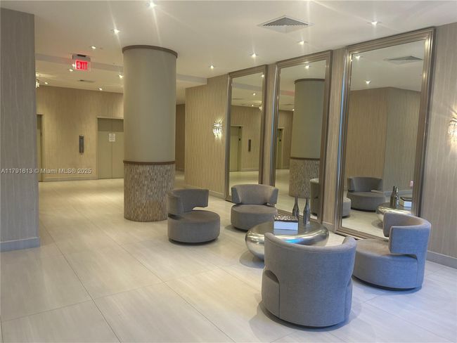 APT-434 - 5401 Collins Ave, Condo with 2 bedrooms, 2 bathrooms and null parking in Miami Beach FL | Image 23