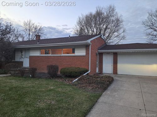 22441 E Price Dr, Clinton Township, MI, 48035-1847 | Card Image