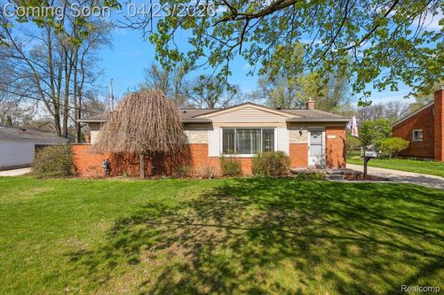 19323 Ingram St, Livonia, MI, 48152-1564 | Card Image