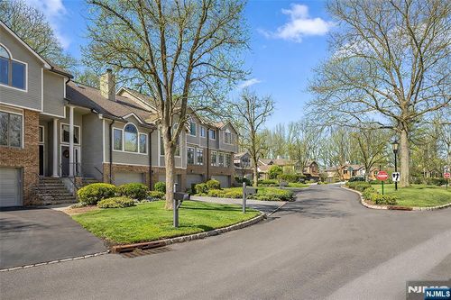 5 Lakeview Dr, Old Tappan, NJ, 07675-7072 | Card Image