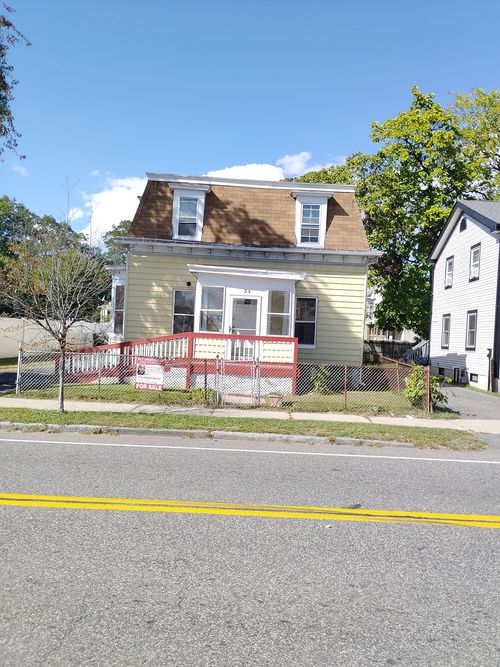 24 Bay St, Springfield, MA, 01109-3912 | Card Image