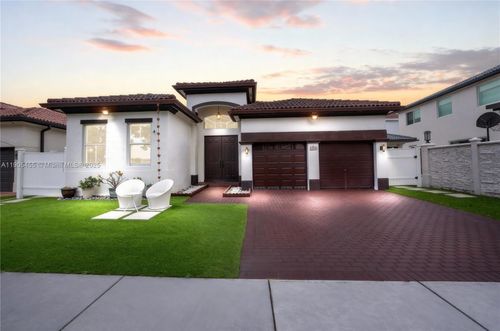 18000 Nw 90th Pl, Hialeah, FL, 33018-6521 | Card Image