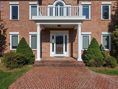 4 Quick Farm Rd, Westborough, MA, 01581-3662 | Card Image