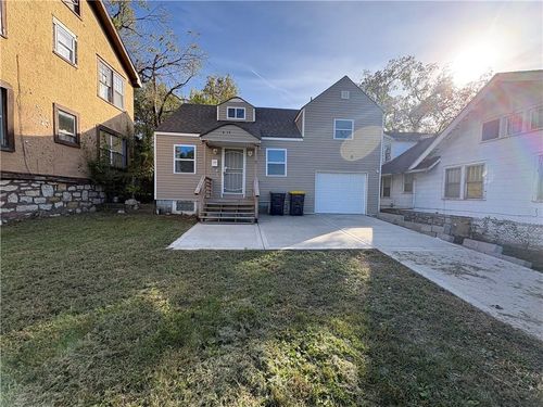 4015 E Linwood Blvd, Kansas City, MO, 64128-2135 | Card Image