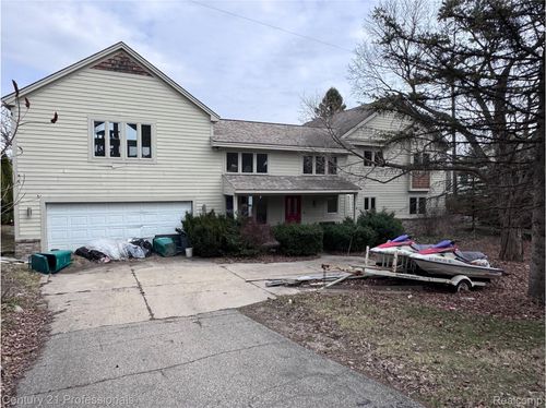 9486 Sashabaw Rd, Clarkston, MI, 48348-2026 | Card Image