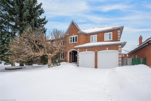 2A Chiltern Hill, Richmond Hill, ON, L4B3B9 | Card Image