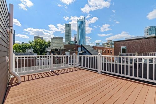 4-11 Wiget St, Boston, MA, 02113 | Card Image