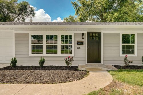 116 E Hadley St, Aurora, MO, 65605-2112 | Card Image