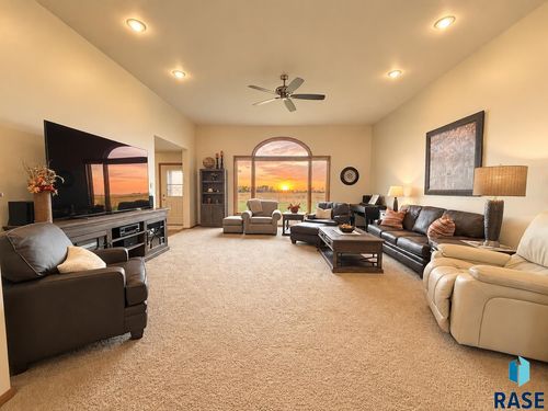 2009 N Broadway Ave, Miller, SD, 57362-1807 | Card Image