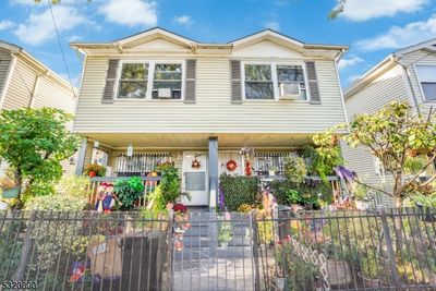 377 Halladay St, Home with 6 bedrooms, 2 bathrooms and null parking in Jersey City NJ | Image 1