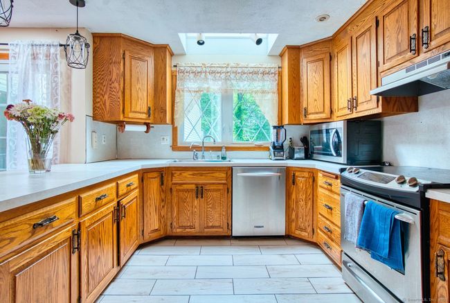 26 Lighthouse Hill Rd, House other with 4 bedrooms, 3 bathrooms and null parking in Windsor CT | Image 8
