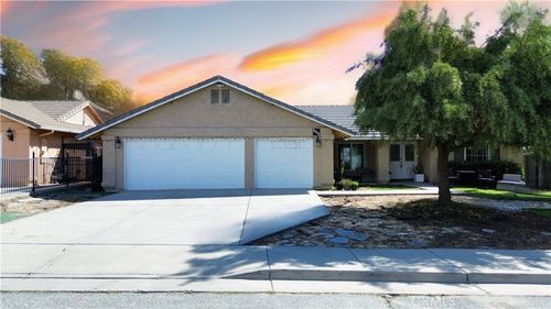 966 N Allen St, Banning, CA, 92220-2706 | Card Image