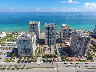 803 - 1880 S Ocean Dr, Condo with 2 bedrooms, 2 bathrooms and null parking in Hallandale Beach FL | Image 3