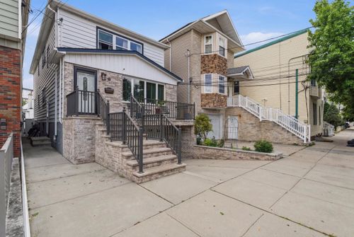 106 Evergreen St, Bayonne, NJ, 07002-4306 | Card Image