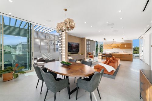 819 2nd St, Miami Beach, FL, 33139-7192 | Card Image